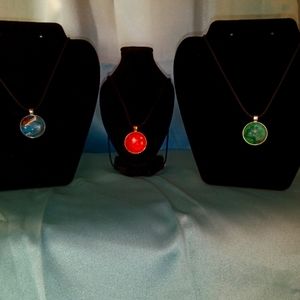 Pendant necklaces